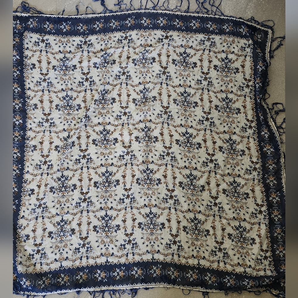 2For$5✨️H&M Floral Patterned Scarf - Blue and Cream